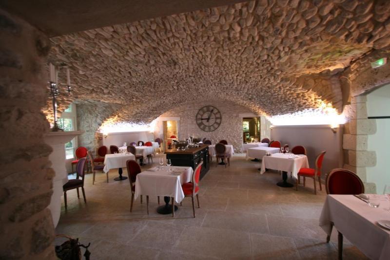 Chateau Les Oliviers De Salettes Charols 外观 照片